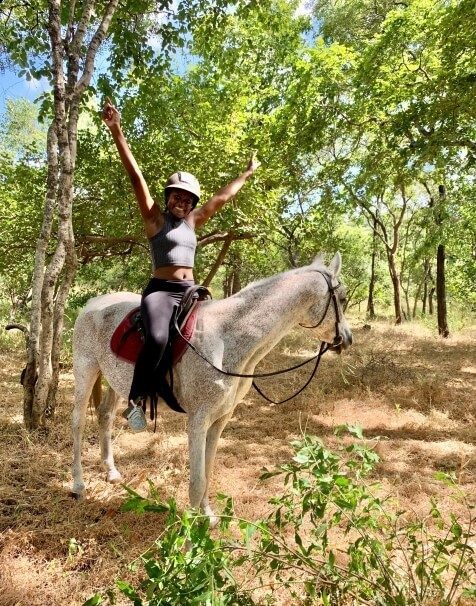 Horseback riding in Kuti, Malawi: a cheering guest Horseback riding in Kuti, Malawi: a cheering guest